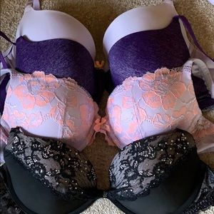 4 pack Victoria Secret bra’s.
